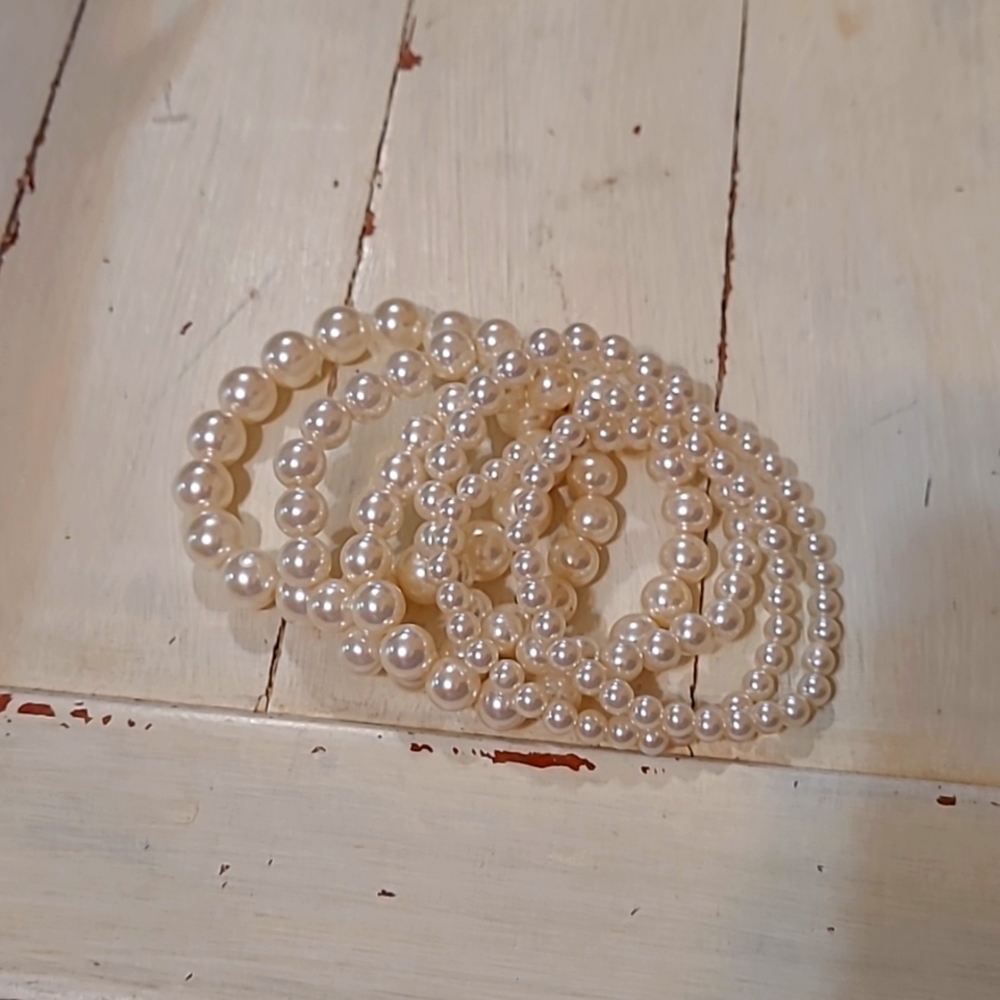 Fake pearl bracelets set